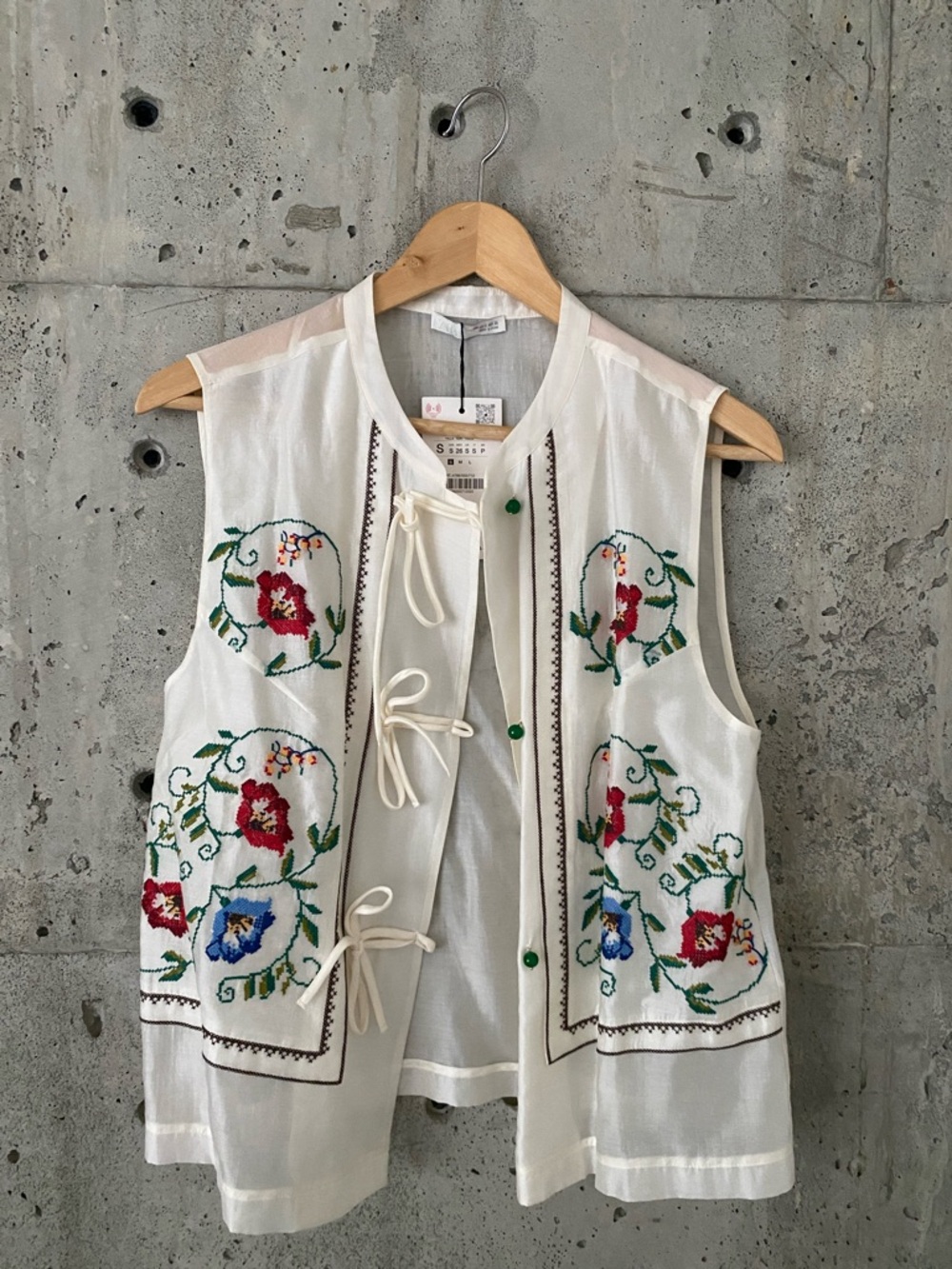 Zara Cream Embroidered Sleeveless Vest with Red and Blue Floral Detail